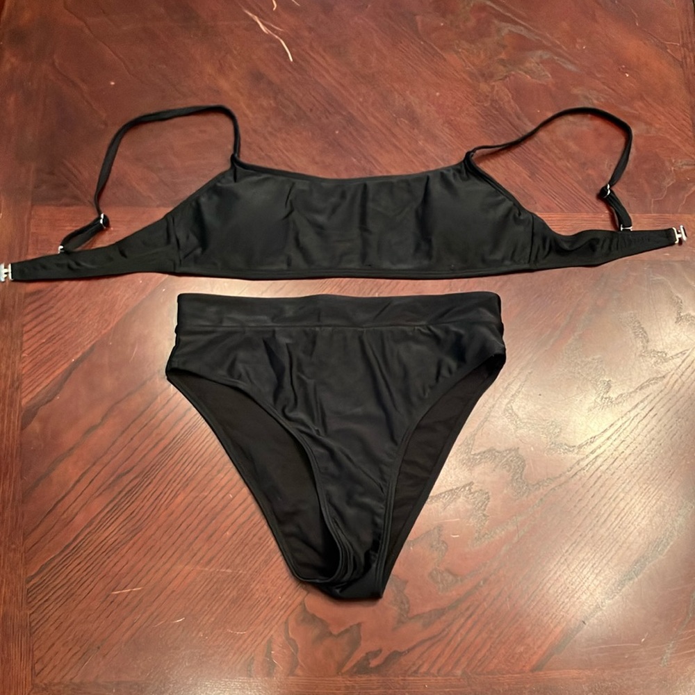 Black bikini